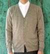 【Men's】EXTRA FINE MERINO WOOL V CARDIGAN / taupe（メンズ エクストラファインメリノウール　Vカーディガン / トープ）