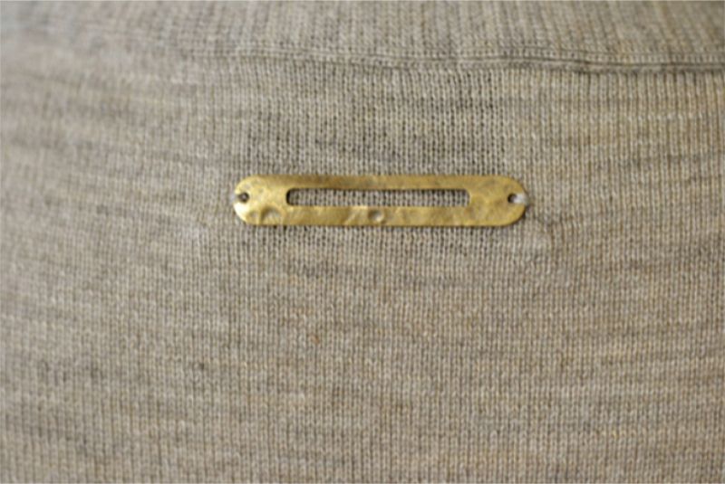 【Men's】EXTRA FINE MERINO WOOL V CARDIGAN / taupe（メンズ エクストラファインメリノウール　Vカーディガン / トープ）